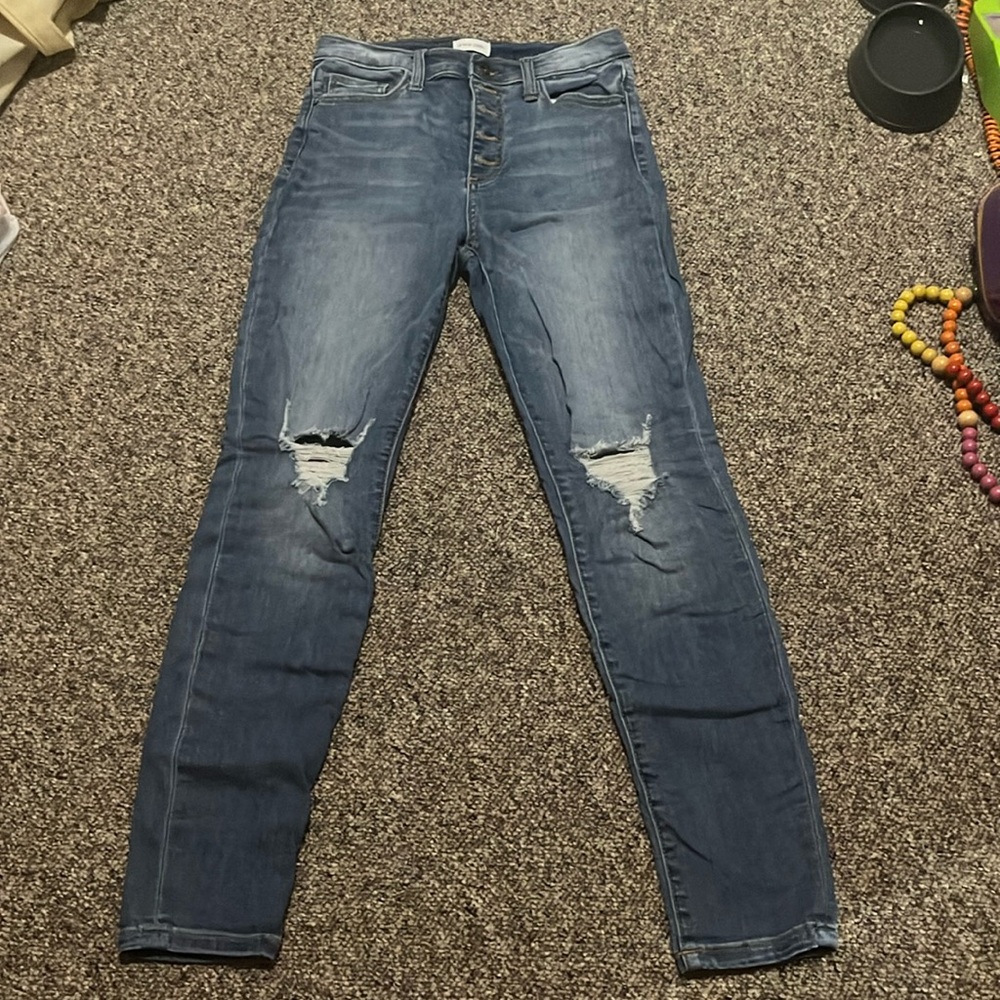 Brand: sneak peek size 5/27. Light distressing on knees and button up detail.